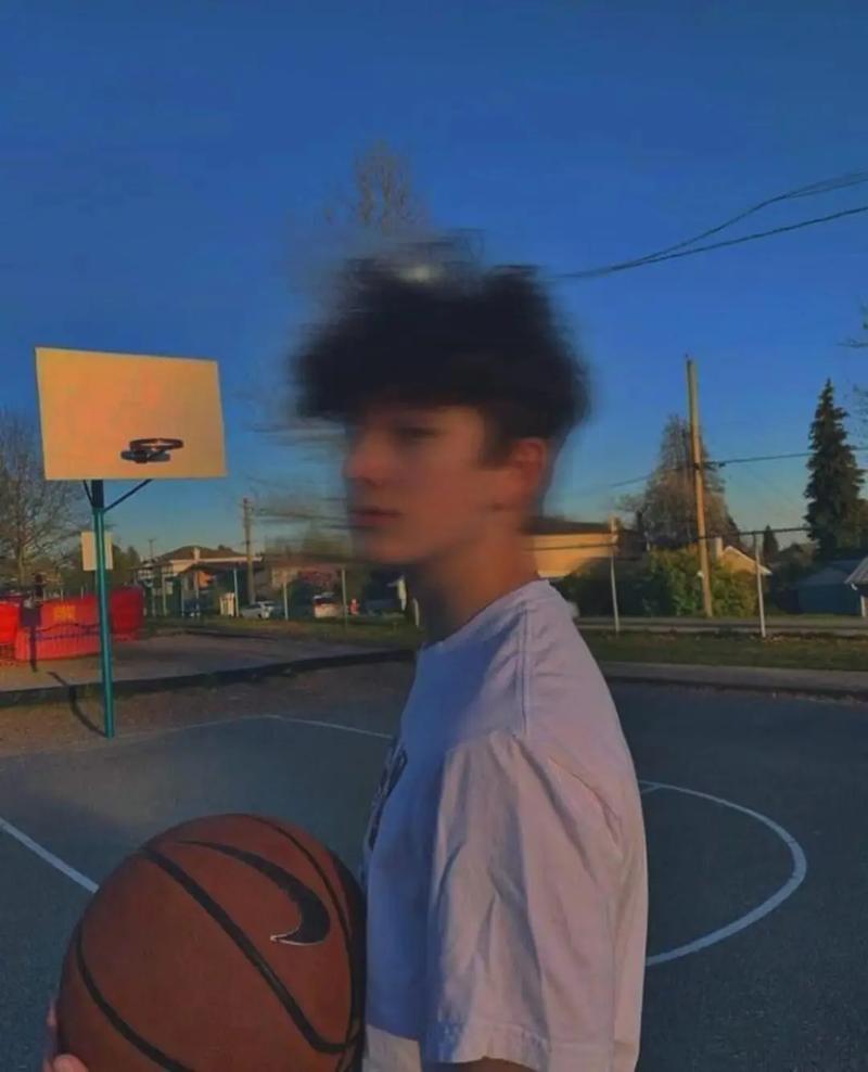 6686体育官网铁牌作者Aaron