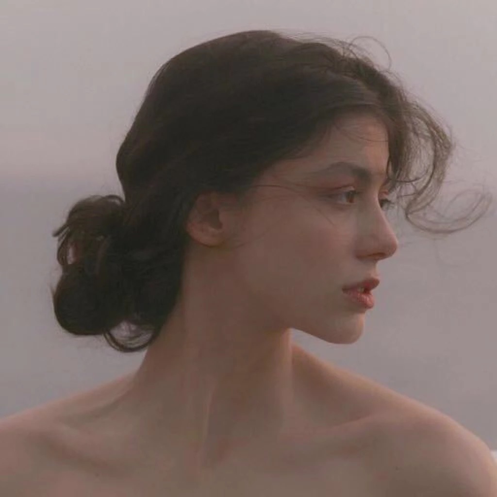 6686体育官网铁牌作者Violetta