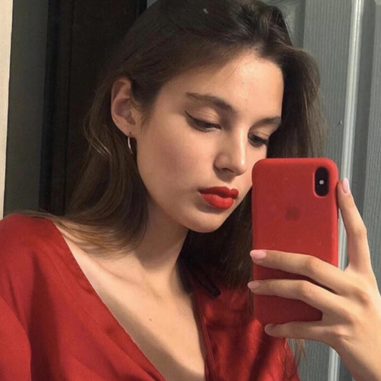 6686体育官网官方作者Esme