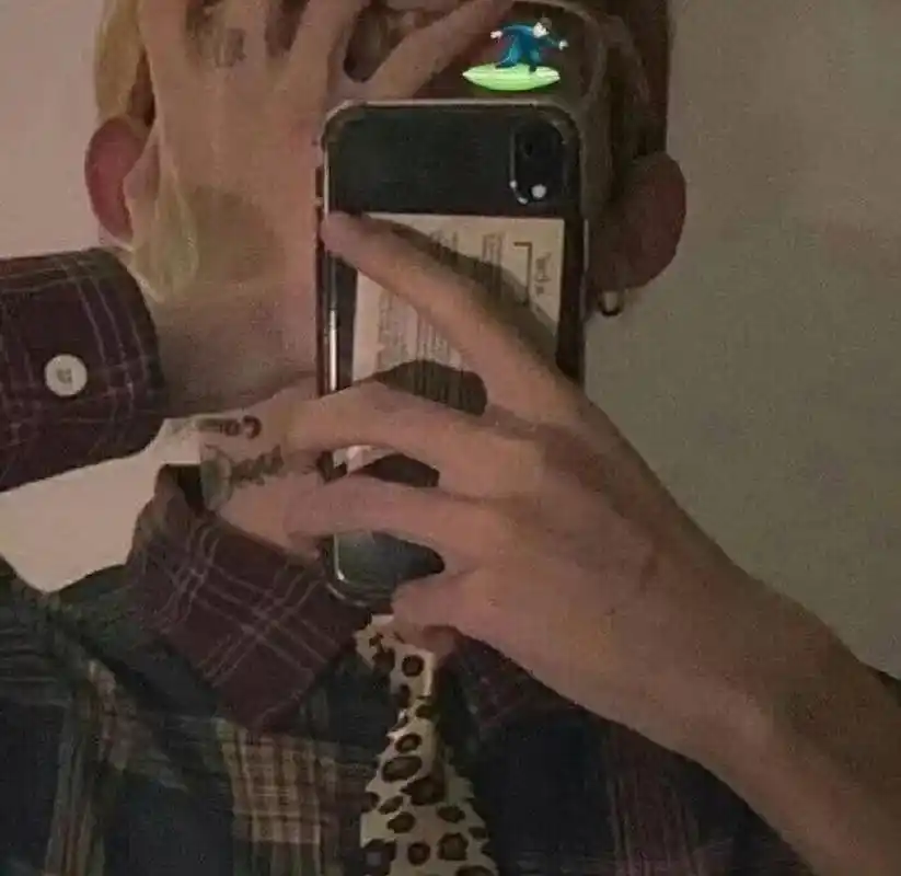 6686体育官网铜牌作者Riley